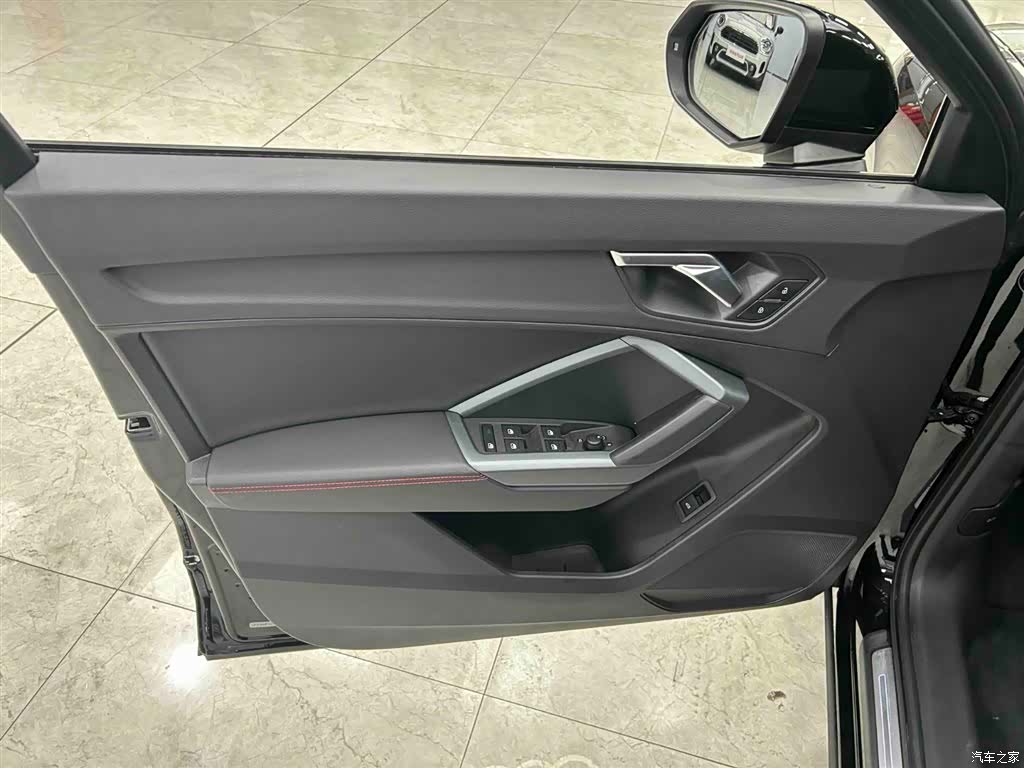 Audi Q3, 2023 10