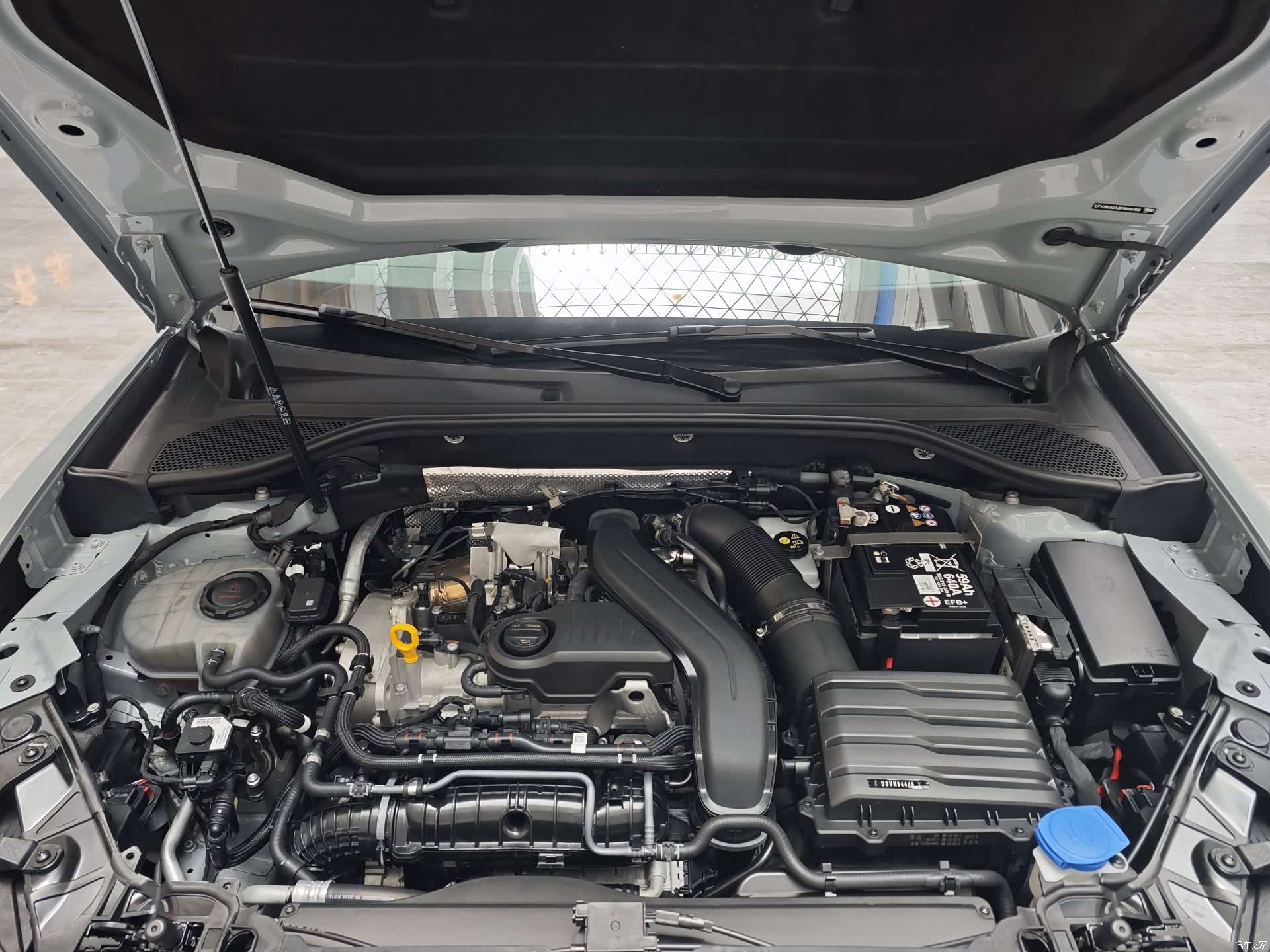 Audi Q2L, 2024 14