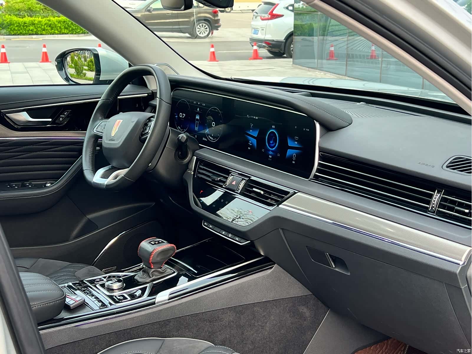 Hongqi HS5, 2022 8