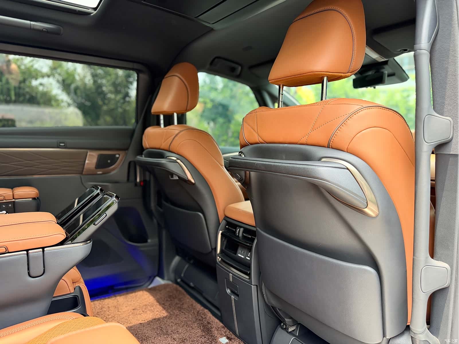Toyota Vellfire, 2024 18
