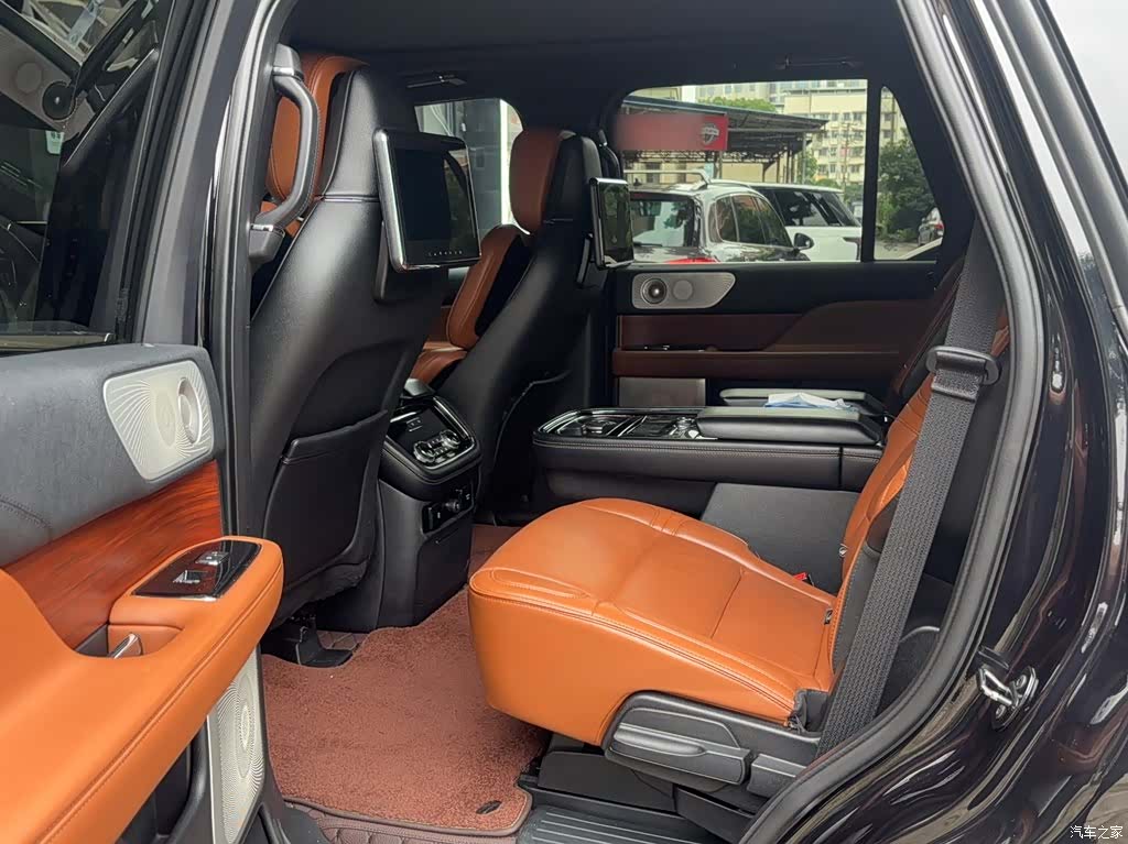 Lincoln Navigator, 2020 10