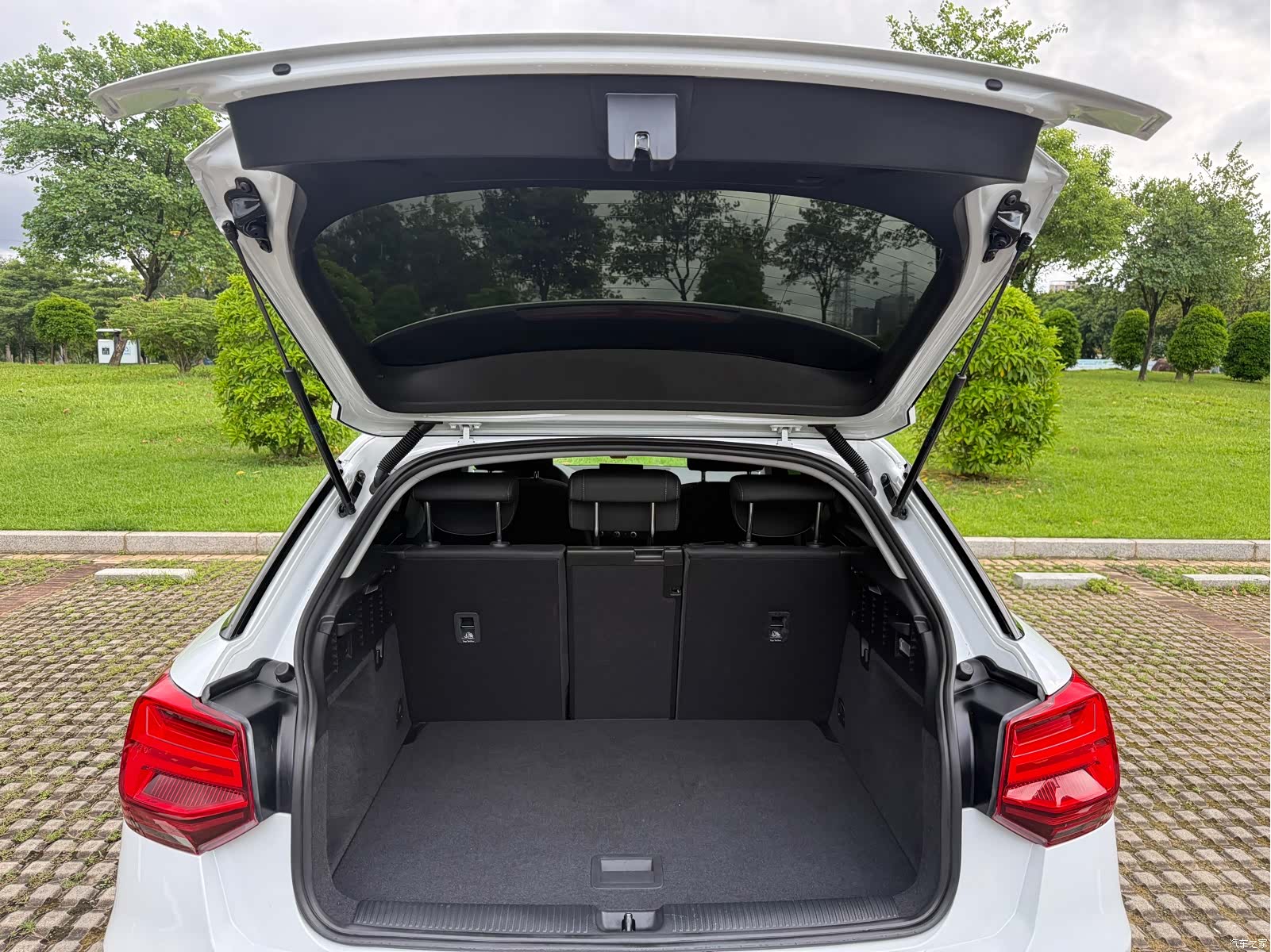 Audi Q2L, 2019 31