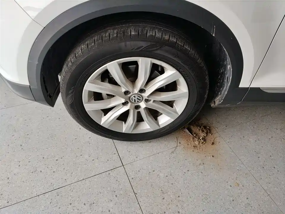 Volkswagen T-ROC exploring Songs