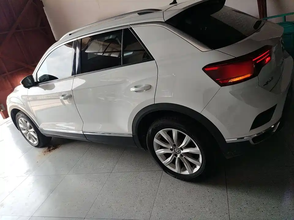 Volkswagen T-ROC exploring Songs