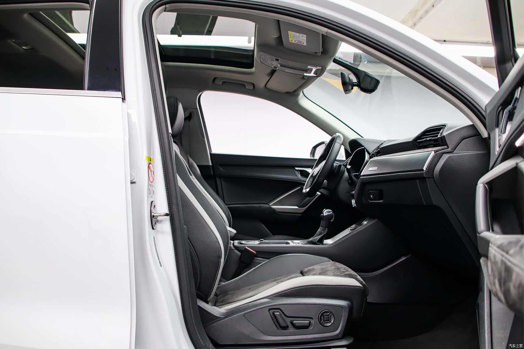 Audi Q3, 2022 13