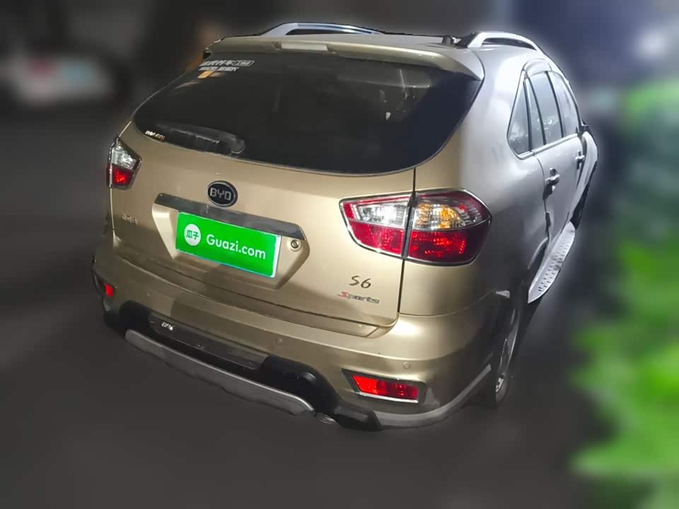 BYD S6