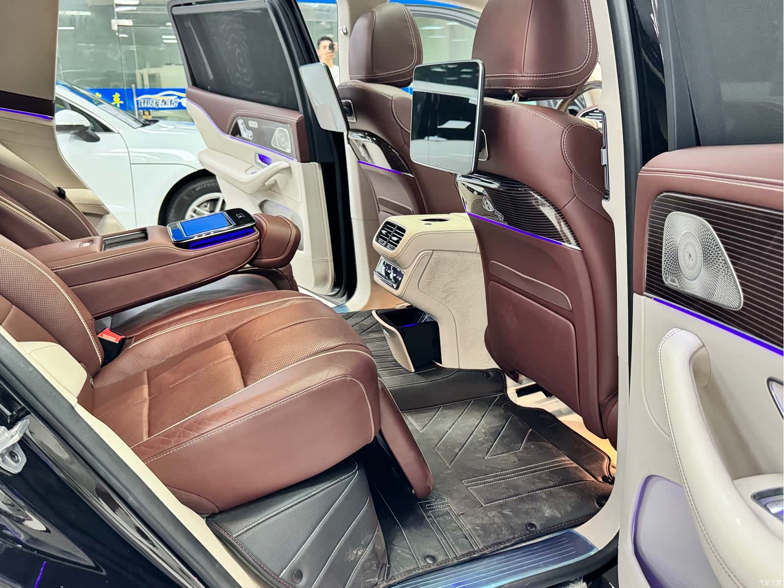 Maybach GLS, 2023 14