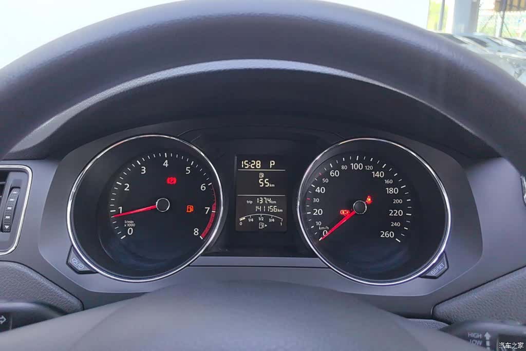 Volkswagen Sagitar, 2015 14