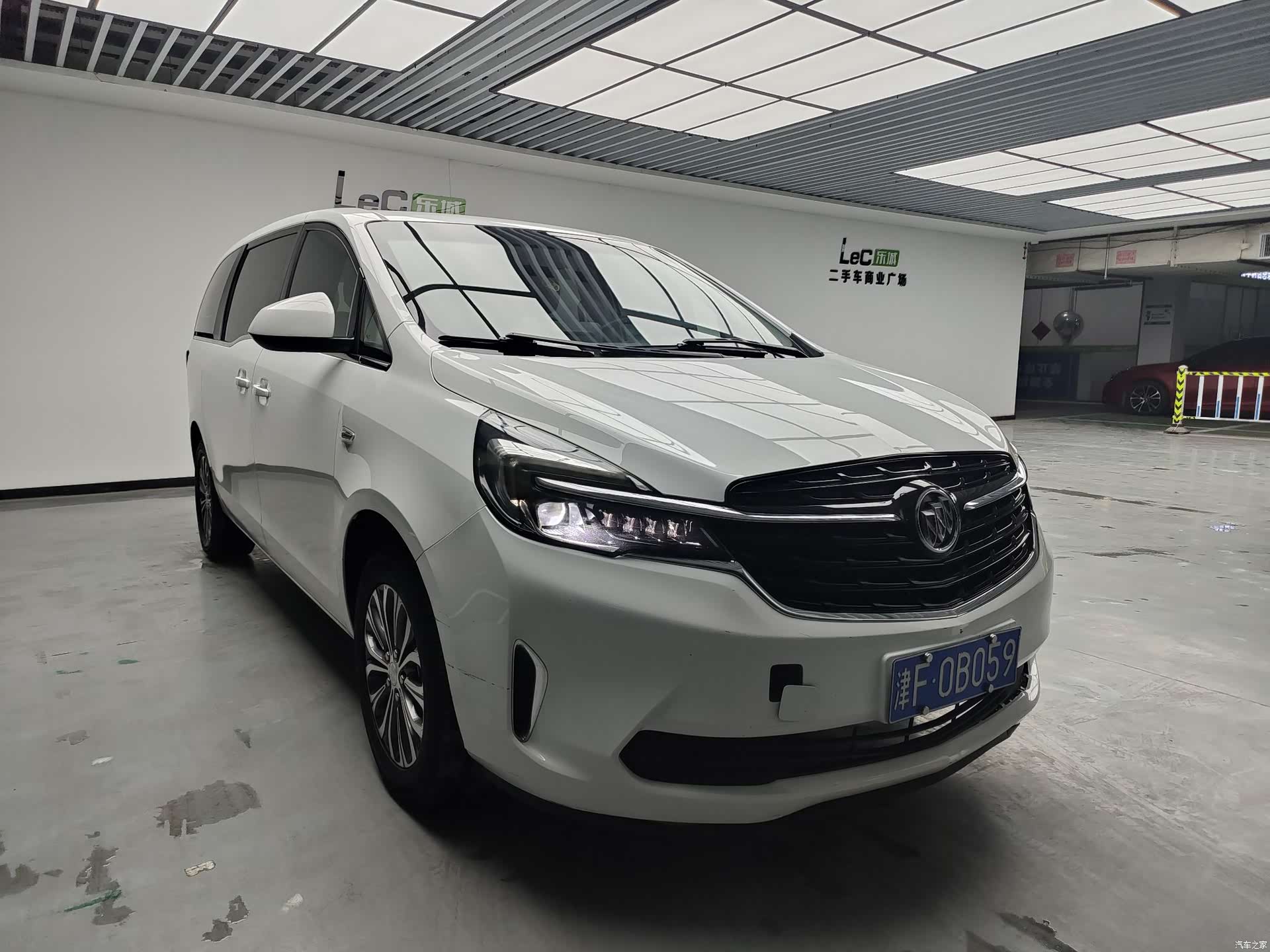 Buick GL8, 2022 3
