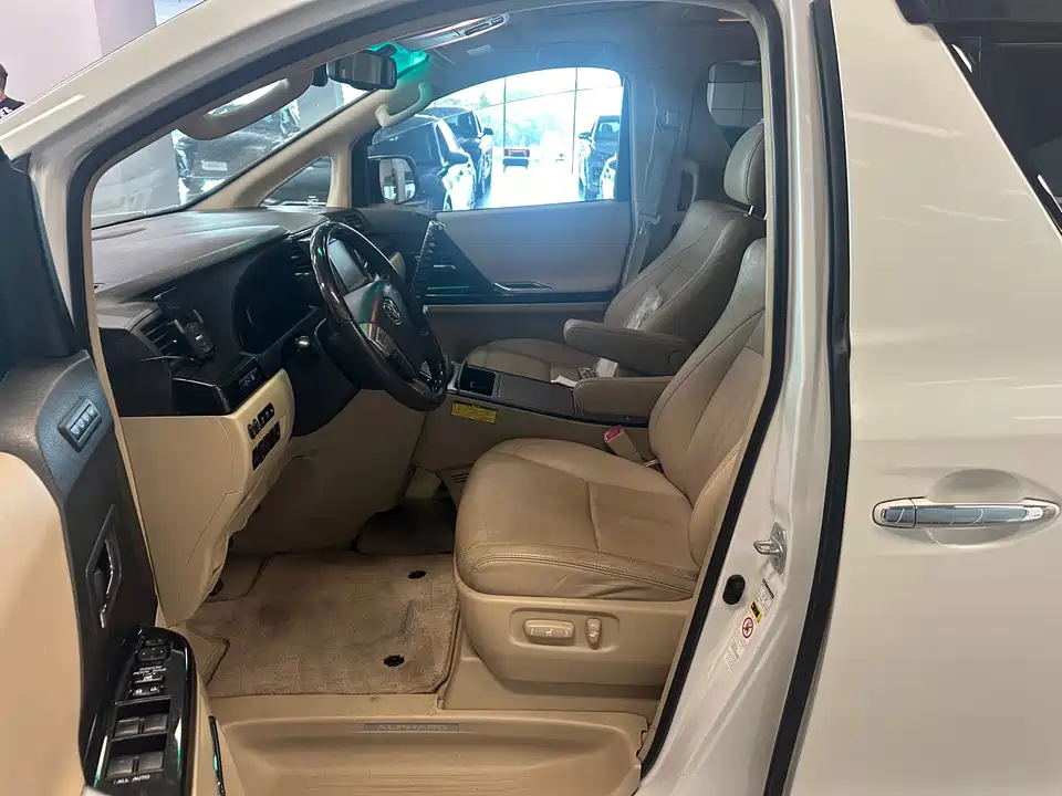 Toyota Elfa