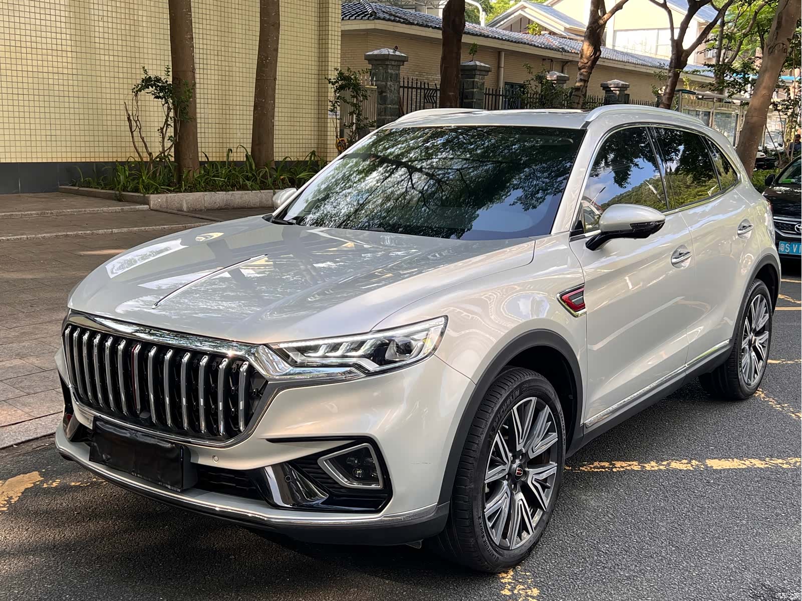 Hongqi HS5, 2022 1
