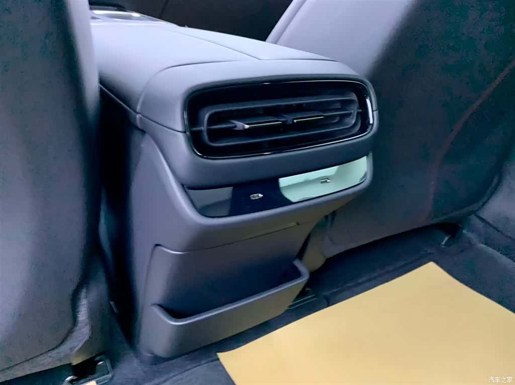 Xiaomi SU7, 2025 28