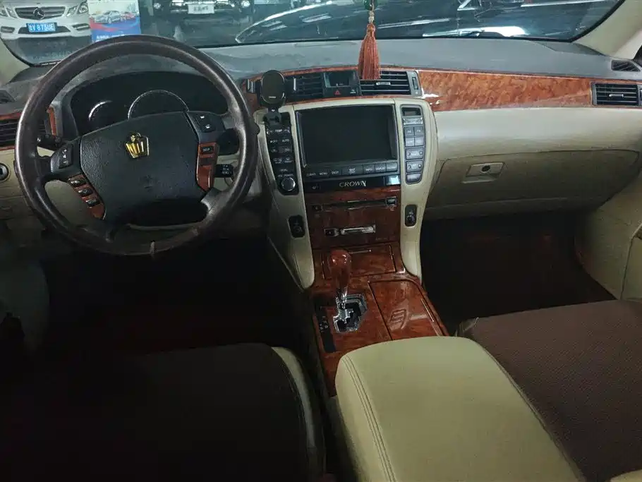 Toyota crown