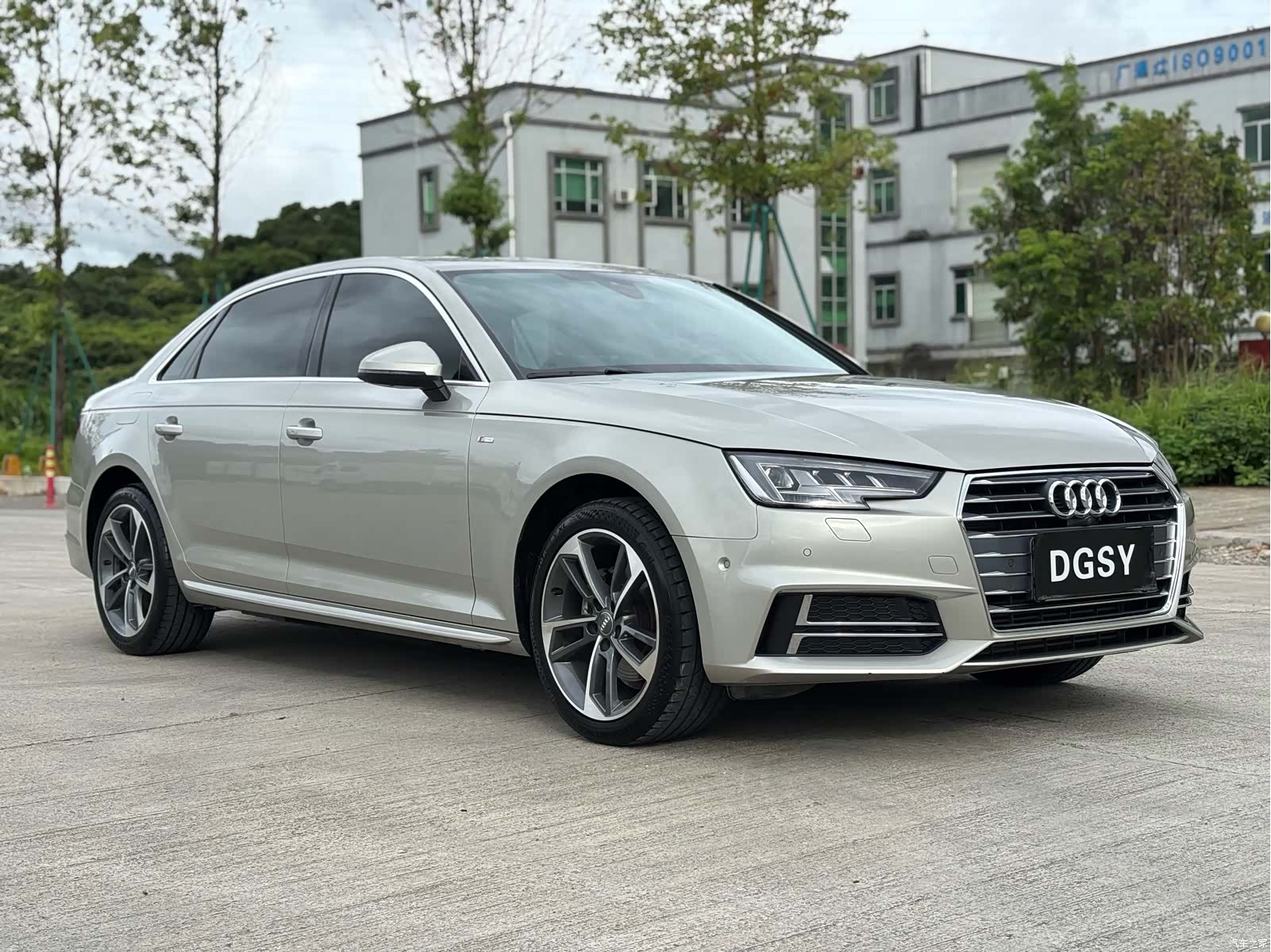 Audi A4L, 2018 3