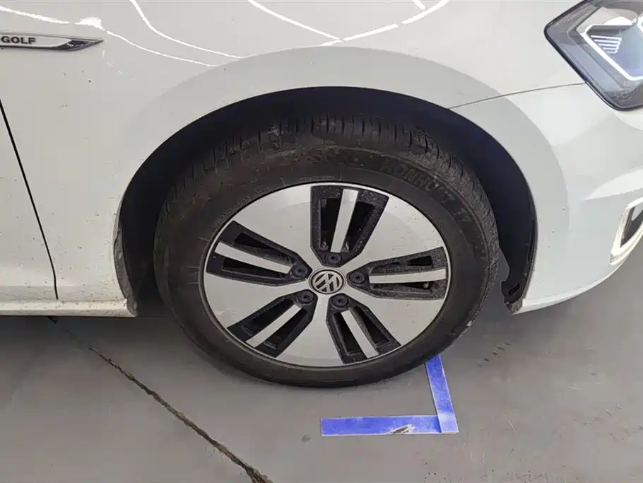 Volkswagen Golf*pure electricity