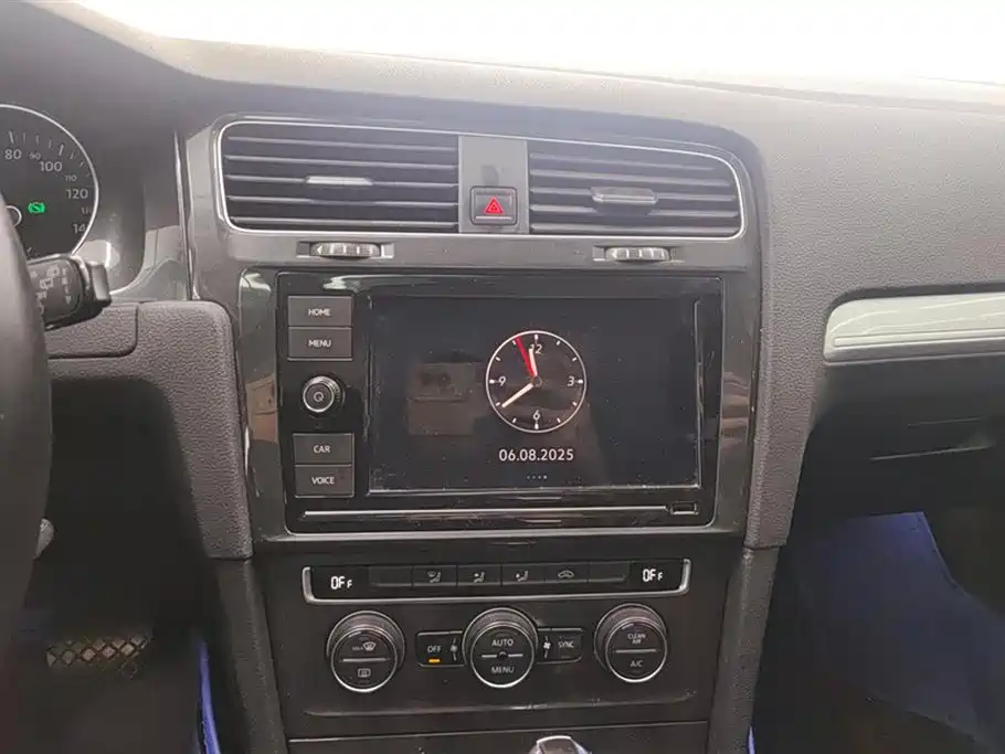 Volkswagen Golf*pure electricity