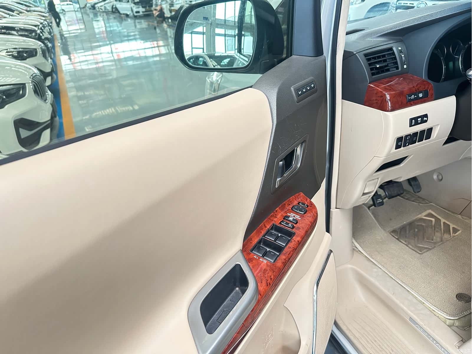 Toyota Alphard, 2011 7