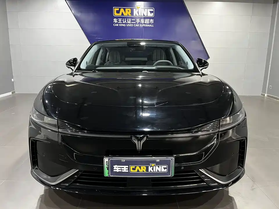 VOYAH Lantu chasing light