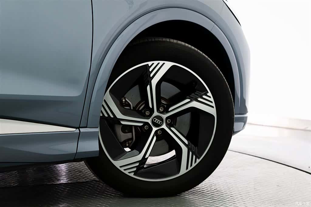 Audi Q4 e-tron, 2024 19
