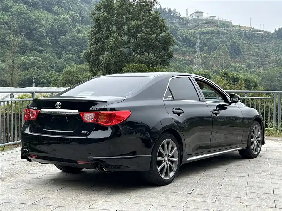 Toyota Reiz