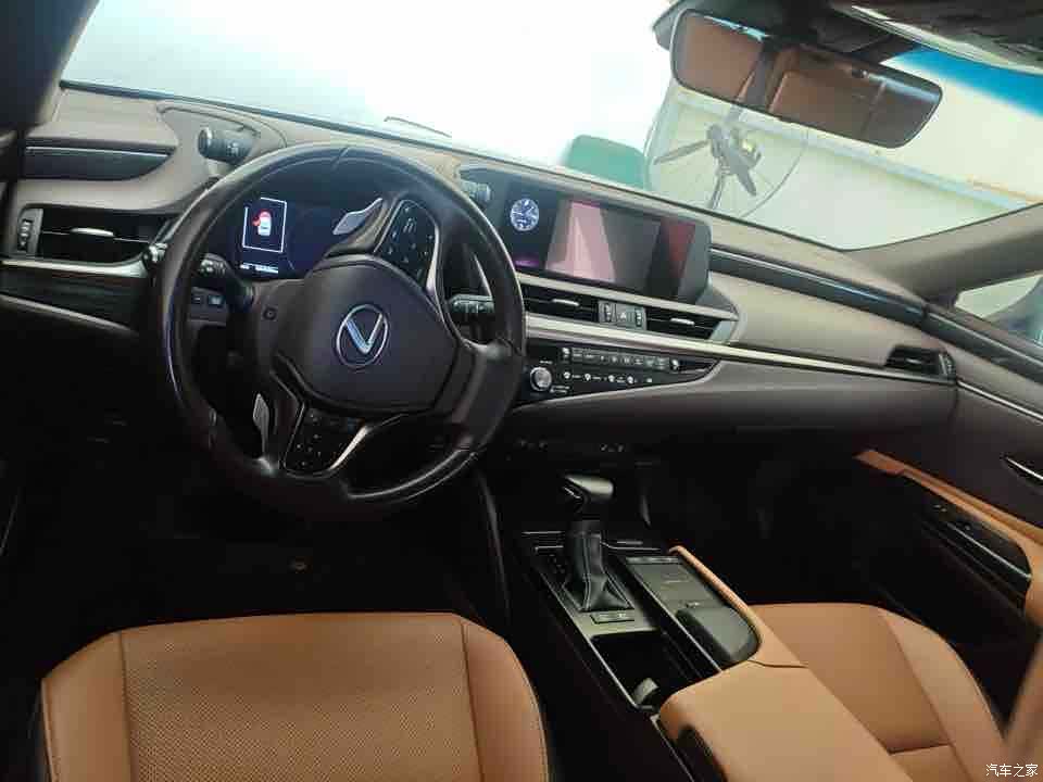 Lexus ES, 2021 3