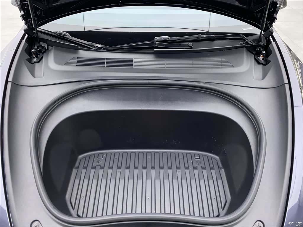 Tesla Model 3, 2025 24