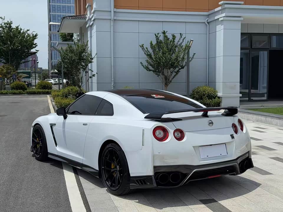 Nissan GT-R