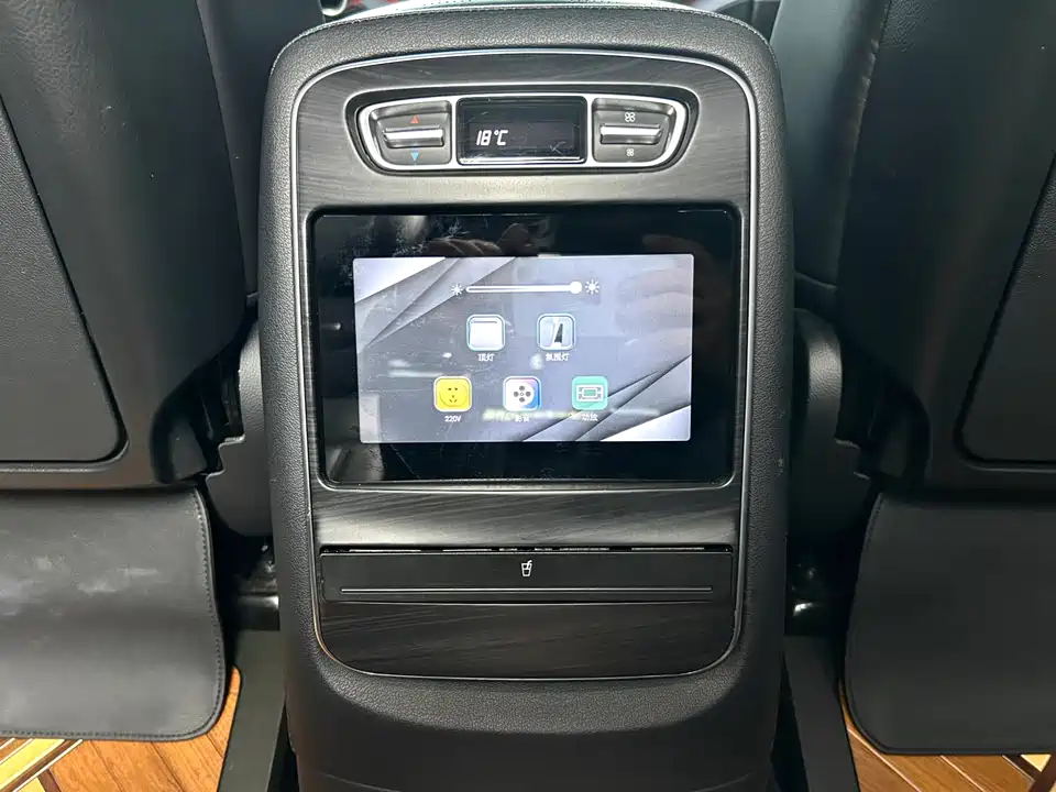 Mercedes-Benz V-class