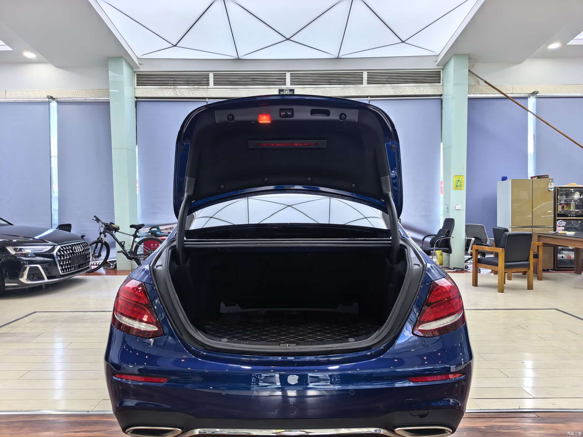 Mercedes-Benz E-Class, 2018 12
