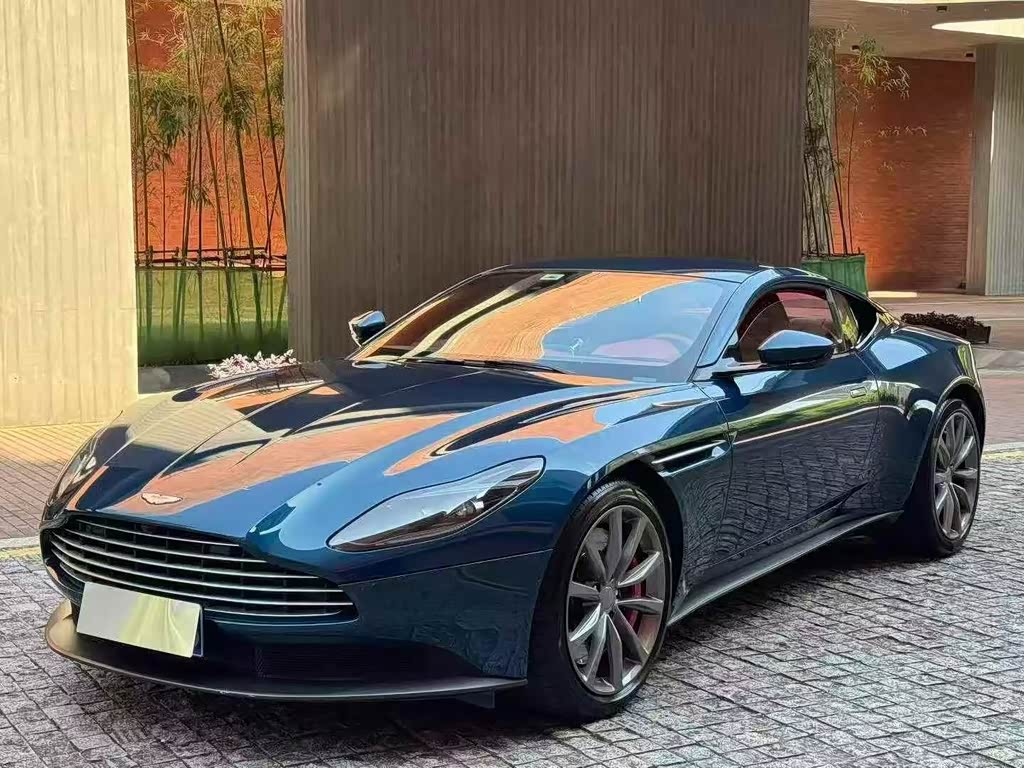 Aston Martin DB11