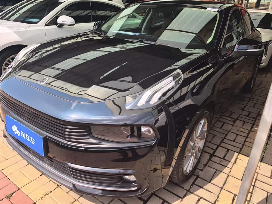 Lynk & Co 03