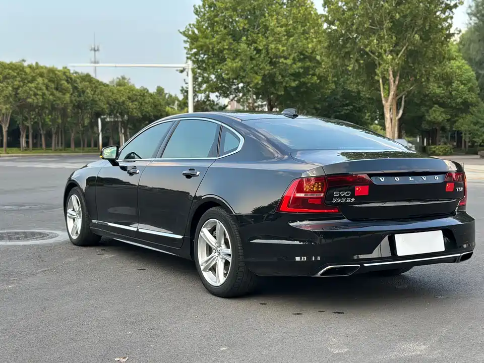 Volvo S90