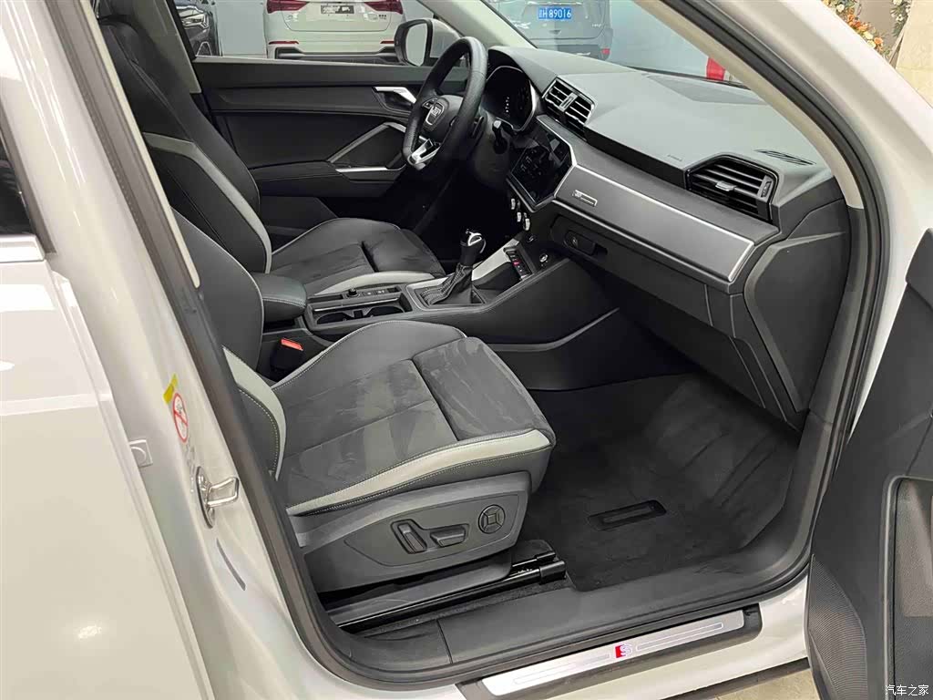 Audi Q3, 2022 11