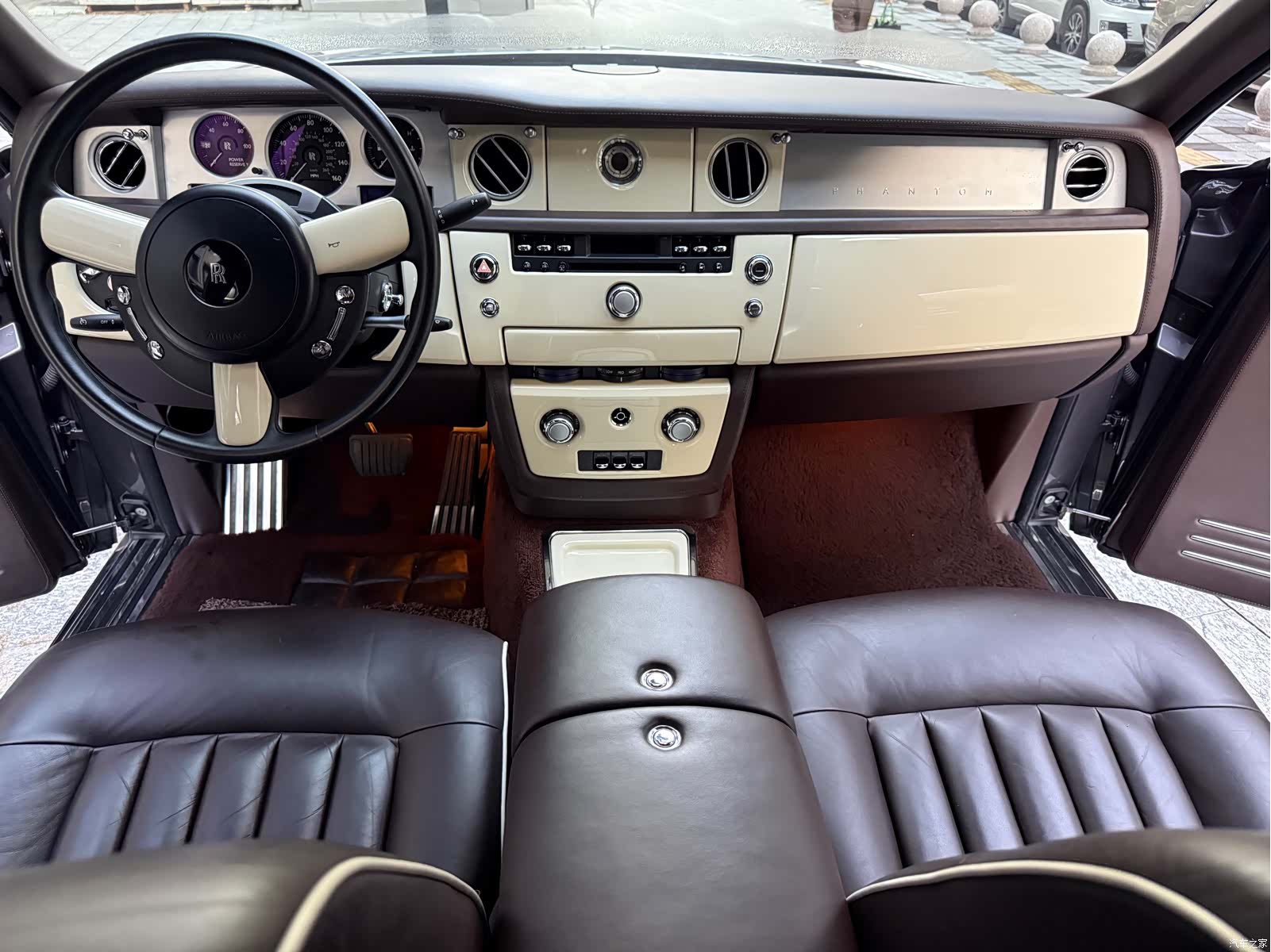 Rolls-Royce Phantom, 2012 10
