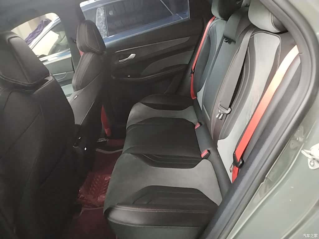 Geely Binray, 2023 17