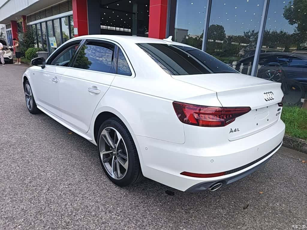 Audi A4L, 2018 23