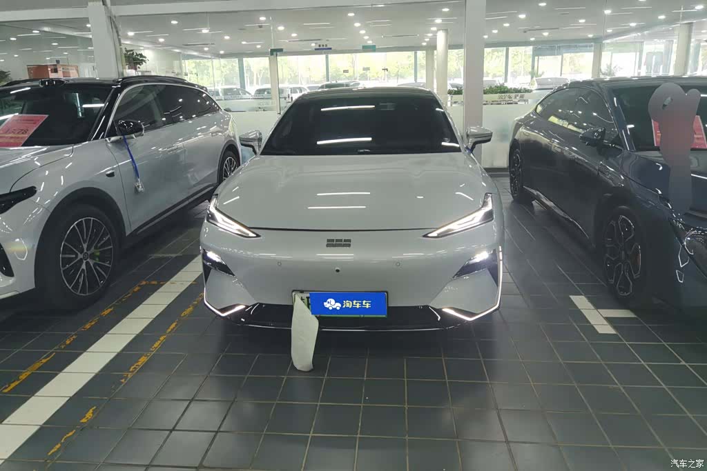 Geely E8, 2025 2