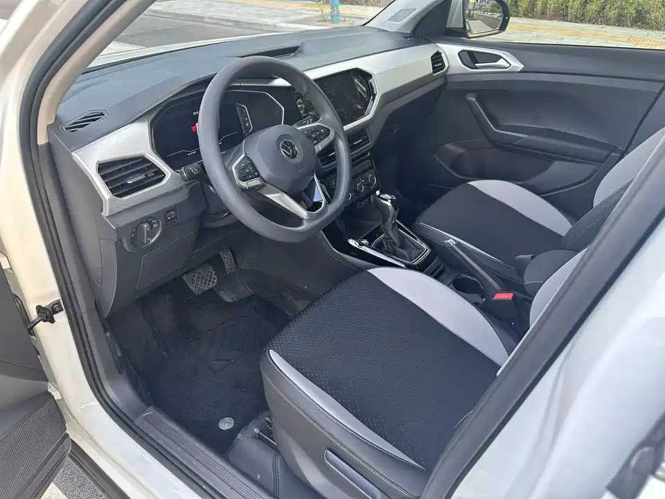 Volkswagen Exploring the shadow