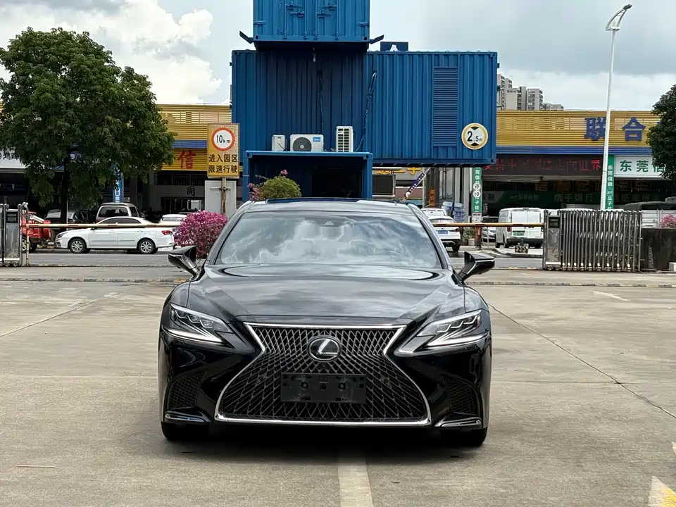 Lexus LS