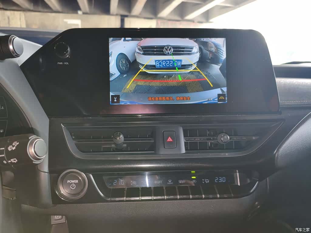 Lexus UX, 2022 13