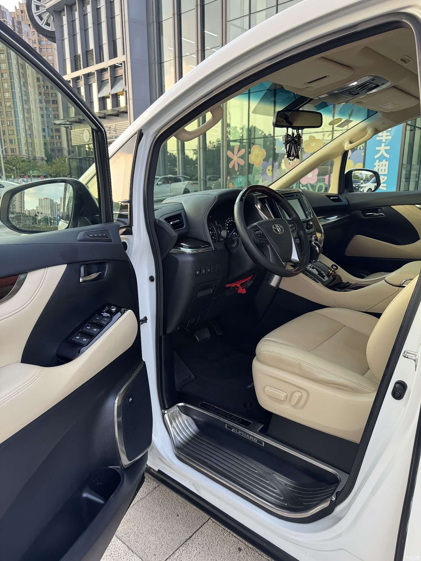 Toyota Alphard, 2017 все фото
