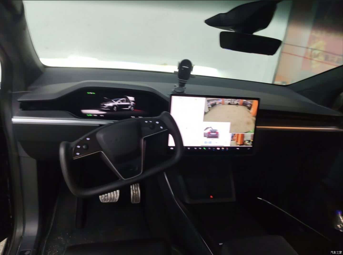 Tesla Model X, 2025 7
