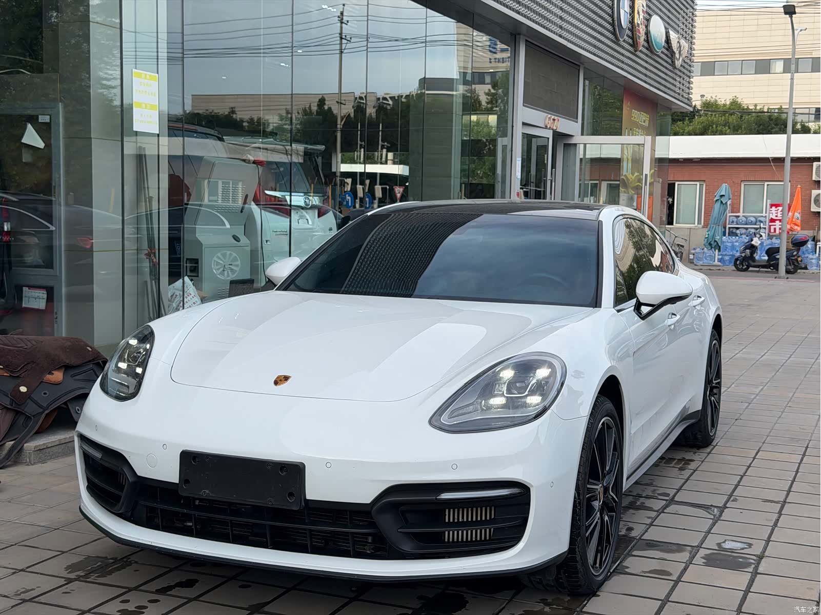 Porsche Panamera, 2023 1