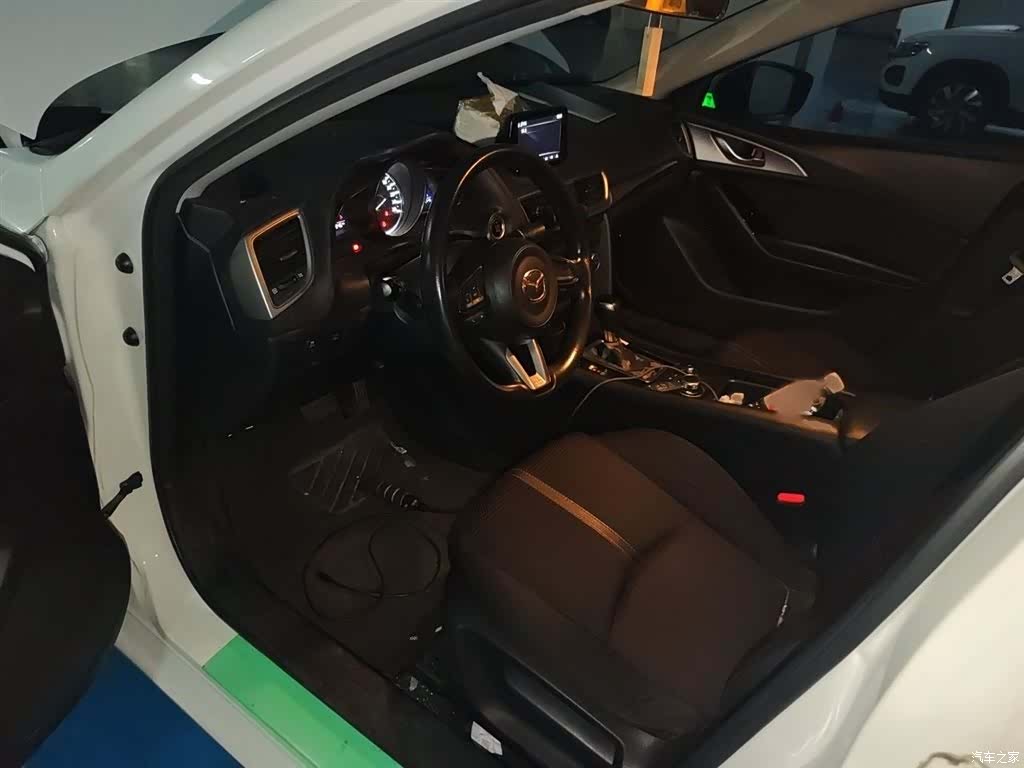 Mazda Mazda3, 2017 14