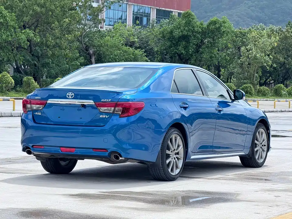 Toyota Reiz