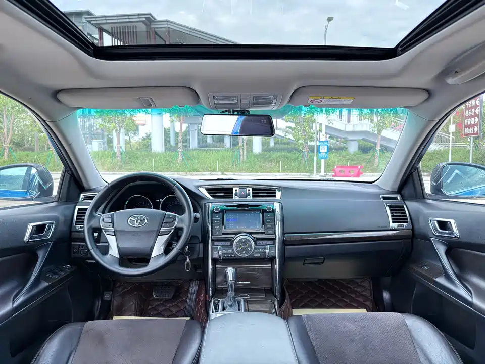 Toyota Reiz