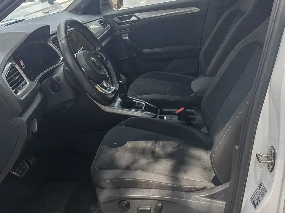 Volkswagen T-ROC exploring Songs