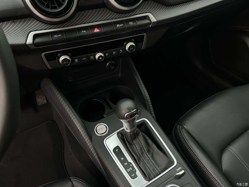 Audi Q2L, 2022 14