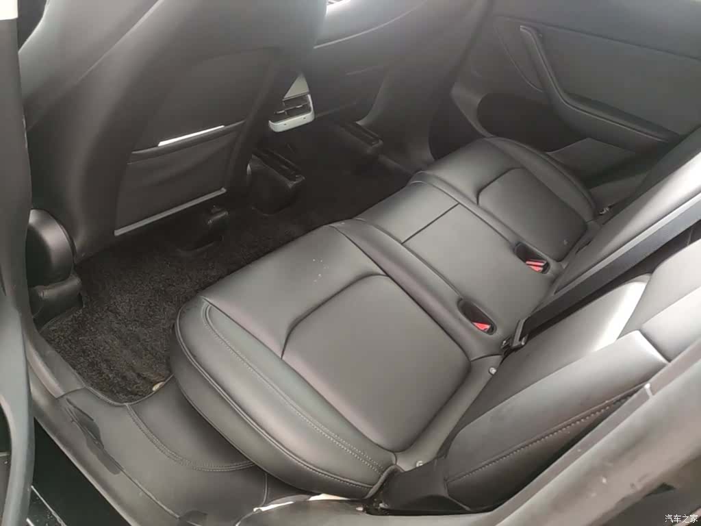 Tesla Model Y, 2024 13