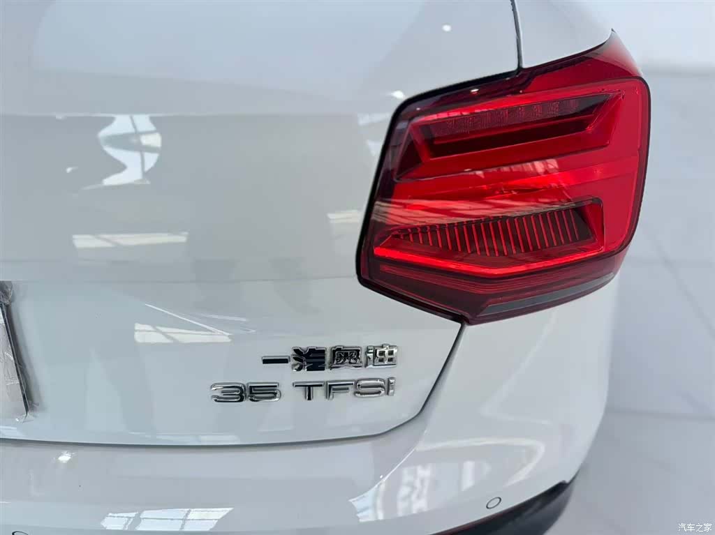 Audi Q2L, 2021 13
